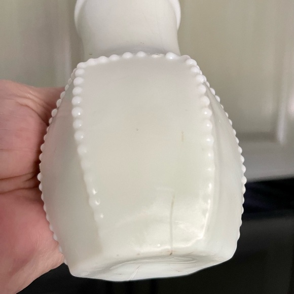 VINTAGE, BEADED, MILK GLASS SYRUP DISPENSER. METAL HINGED LID. 3 1/4”W X 6 3/4”H - Picture 12 of 12